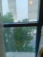 للبيع شقة مفروشة غرفة وصالة ببلكونة باطلالة مفتوحة في موقع حيوي : Image 2