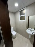 للبيع شقه غرفتين + صاله + ٣حمامات + مطبخ +بلكونه : Image 3