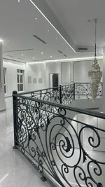 للبيع فيلا فخمة ، تصميم ، ديكورات على ارض كبيرة : Image 5