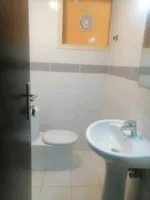 شقق غرفه وصاله وغرفتين وستديوهات للايجار الشهري غير المفروش وغير شامل الفواتي. ر : Image 5