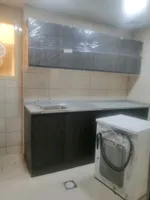 شقق غرفه وصاله وغرفتين وستديوهات للايجار الشهري غير المفروش وغير شامل الفواتي. ر : Image 2