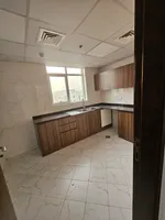 شقه للإيجار علي الكورنيش غرفتين و٣ غرف وصاله : Image 5