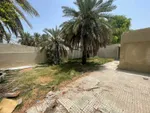 One floor corner villa for rent in Mushairef
Completely renovated with new doors and air conditioners 
Five rooms, a hall and a maid's room 
An external extension with a majlis, two dining rooms and a bathroom 
Large yard and indoor parking 
agricult : Image 3
