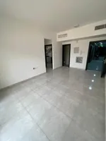 Apartment for annual rent in the first resident building : Image 1