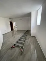 A room and a hall without attention : Image 1