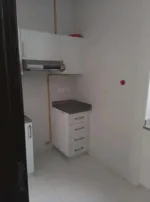 شقه غرفتين وصاله و 2 حمام منهم غرفه ماستر مع روف : Image 4