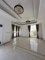 للبيع  فيلا في الشارقة منطقة الحوشي - تملك عرب المساحة 10,000 قدم مربع - زاوية شارعين حجر بالكامل تتكون من 4 غرف نوم  ماستر وصالتين ومجلس ومطبخ وغرف للخدمات و... : Image 5