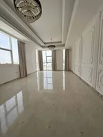 للبيع  فيلا في الشارقة منطقة الحوشي - تملك عرب المساحة 10,000 قدم مربع - زاوية شارعين حجر بالكامل تتكون من 4 غرف نوم  ماستر وصالتين ومجلس ومطبخ وغرف للخدمات و... : Image 4