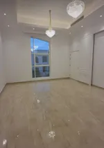 For sale, a new elegant villa in Sharjah, Al-Hoshi area, has a unique location adjacent to Al Nouf area, the first resident with a classic design. It consists of 5 master bedrooms with wardrobes, a hall, a majlis, a kitchen and a maid's room. Central : Image 8