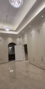For sale, a new elegant villa in Sharjah, Al-Hoshi area, has a unique location adjacent to Al Nouf area, the first resident with a classic design. It consists of 5 master bedrooms with wardrobes, a hall, a majlis, a kitchen and a maid's room. Central : Image 3