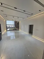 للبيع فيلا فخمة في الشارقة تقع في منطقة الحوشي تشطيبات فخمة زاوية شارعين طابقين تتكون من 6 غرف نوم ماستر + 8 حمامات + 3 صالات + مطبخين : Image 5