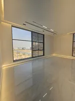 للبيع فيلا فخمة في الشارقة تقع في منطقة الحوشي تشطيبات فخمة زاوية شارعين طابقين تتكون من 6 غرف نوم ماستر + 8 حمامات + 3 صالات + مطبخين : Image 7