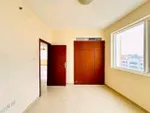 Apartments for annual rent in Al Ain, three rooms, a hall, a kitchen and three bathrooms : Image 4