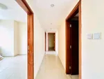 Apartments for annual rent in Al Ain, three rooms, a hall, a kitchen and three bathrooms : Image 6