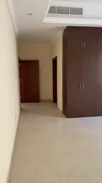 فيلا للبيع عجمان الحميدية طابقين زاوية على شارعين اسفلت خلف مركزالحميدية الصحي موقع زين بناء شخصي  ديكورات كل الغرف والصالات تكييف سنترال المساحة 550 متر مربع : Image 5