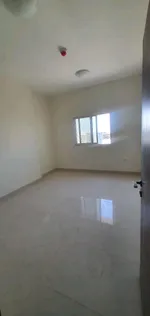 غرفتين وصالة للإيجار سنوي مساحة كبيرة و غاز مركزي عجمان شارع إتحاد : Image 2