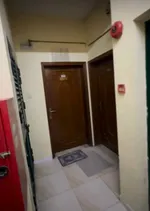 للبيع بناية في الشارقة منطقة النباعة  خلف مركز المبارك أرضي محلات  وخمس طوابق شقق  عمر البناية 24 سنة تم عمل  صيانة كاملة للبناية مساحة الارضر 2800 قدم مربع  شارعين تتكون  من 20 شقة غرفة وصالة  واسيوديو و 3 محلات الدخل : Image 7