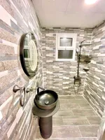 شقة للبيع ثلاث غرف وصالة وبلكونتين ومطبخ وثلاث حمامات مساحة كبرة جدا وسبر ديلوكس مع اطلالة : Image 4