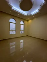 للبيع   فيلا   في    الشارقة   منطقة   الرحمانية   تتكون   من 5   غرف   نوم   ماستر   وصالتين   ومجلس   ومطبخ : Image 5