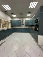 للبيع   فيلا   في    الشارقة   منطقة   الرحمانية   تتكون   من 5   غرف   نوم   ماستر   وصالتين   ومجلس   ومطبخ : Image 3