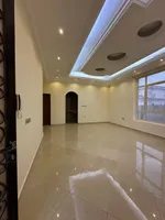 للبيع   فيلا   في    الشارقة   منطقة   الرحمانية   تتكون   من 5   غرف   نوم   ماستر   وصالتين   ومجلس   ومطبخ : Image 4