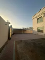 For sale a villa in Sharjah, Al Rahmaniya area, consisting of 6 master bedrooms, two halls, a majlis and an external extension : Image 3