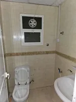 للإيجار السنوي شقة غرفتين و صالة فيها 2 بلكونة في عجمان النعيمية 1 : Image 7