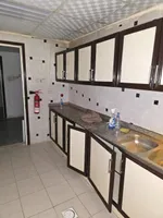 للإيجار السنوي شقة غرفتين و صالة فيها 2 بلكونة في عجمان النعيمية 1 : Image 4