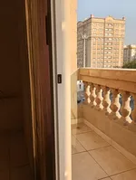 Apartment for annual rent in a large building next to the Gulf Pearl : Image 8