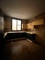 للايجار فيلا بالياسمين 5 غرف ماستر كلها بيها كباتات صاله ماستر كبيرة جداً مع حوش كبير وتكيف مركزي : Image 2