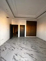 للايجار فيلا بالياسمين 5 غرف ماستر كلها بيها كباتات صاله ماستر كبيرة جداً مع حوش كبير وتكيف مركزي : Image 3