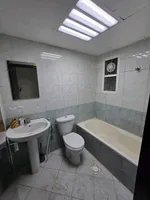 للإيجار السنوي شقة غرفة وصالة ببلكونة و الخزائن بالحائط في عجمان منطقة الراشدية 3 : Image 8