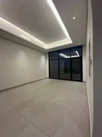 للبيع فيلا في الشارقة  منطقة الحوشي بتصميم مودرن تتكون من 5 غرف نوم ماستر وصالتين ومطبخ وغرفة خدامة وغرفة للغسيل : Image 5