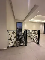 للبيع فيلا في الشارقة  منطقة الحوشي بتصميم مودرن تتكون من 5 غرف نوم ماستر وصالتين ومطبخ وغرفة خدامة وغرفة للغسيل : Image 7