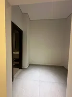 للبيع فيلا في الشارقة  منطقة الحوشي بتصميم مودرن تتكون من 5 غرف نوم ماستر وصالتين ومطبخ وغرفة خدامة وغرفة للغسيل : Image 8