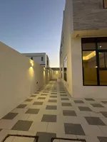 للبيع فيلا في الشارقة  منطقة الحوشي بتصميم مودرن تتكون من 5 غرف نوم ماستر وصالتين ومطبخ وغرفة خدامة وغرفة للغسيل : Image 3