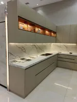 فرصة استثمارية نادرة: بناء سكني فاخر للبيع في الشارقة - القصباء : Image 2