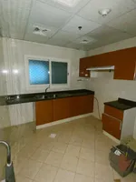 للايجار السنوي شقة غرفتين وصالة فخمة على كورنيش عجمان : Image 2