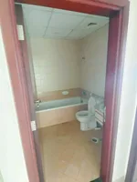 للايجار السنوي شقة غرفتين وصالة فخمة على كورنيش عجمان : Image 4