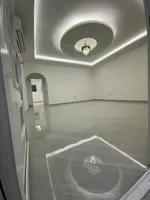 شقه سكنيه للايجار السنوي عدد ٢ غرفه وصاله وغرفه ماستر حمامين : Image 5