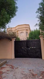 فيلا للبيع سكنية استثمارية تملك حر 100% لجميع الجنسيات 5 غرف ماستر شارع 98 المويهات 3 : Image 1