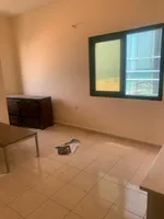 شقة غرفتين وصالة للايجار السنوي بعجمان، اول صف على الكورنيش : Image 2