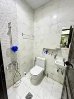 للايجار الشهري غرفة وصالة ومطبخ شامل كهرباء وماء وانترنت : Image 3