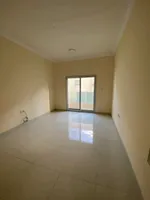 للإيجار شقة غرفتين وصالة ببلكونة في عجمان منطقة الروضة 3 شارع السلام : Image 2