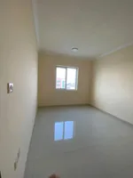 للإيجار شقة غرفتين وصالة ببلكونة في عجمان منطقة الروضة 3 شارع السلام : Image 4