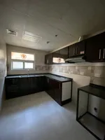 للإيجار شقة غرفتين وصالة ببلكونة في عجمان منطقة الروضة 3 شارع السلام : Image 7