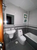 للإيجار شقة غرفتين وصالة ببلكونة في عجمان منطقة الروضة 3 شارع السلام : Image 8