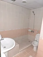 للإيجار شقة غرفتين وصالة ببلكونة في عجمان منطقة البستان السعر 30 الف : Image 8