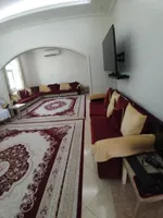 للبيع فيلا في الشارقة تقع في منطقة القرائن (3) مقابل حديقة طابقين تتكون من 5 غرف ماستر + صالتين + مطبخ + : Image 5