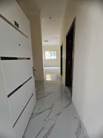 للإيجار إستوديو سنوي أول ساكن شامل الكهرباء و الماء و صرف صحي و الغاز مركزي : Image 1